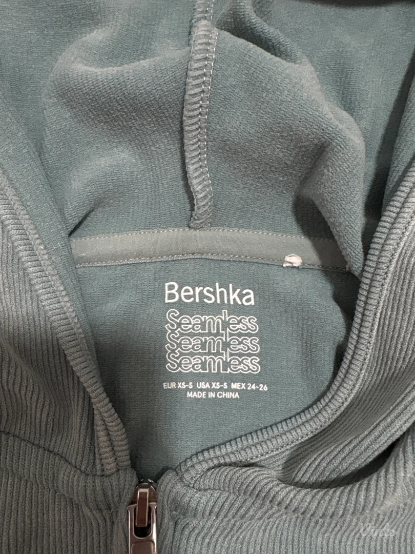 Bershka-Kratka dukserica