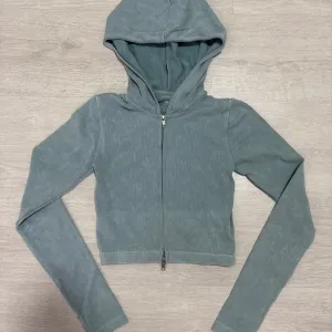 Bershka-Kratka dukserica