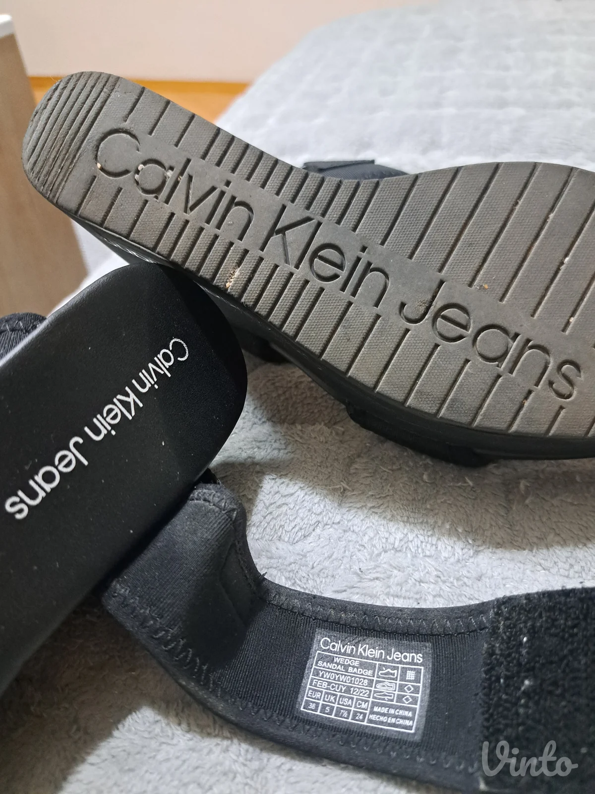 Calvin Klein sandale sa platformom br.38