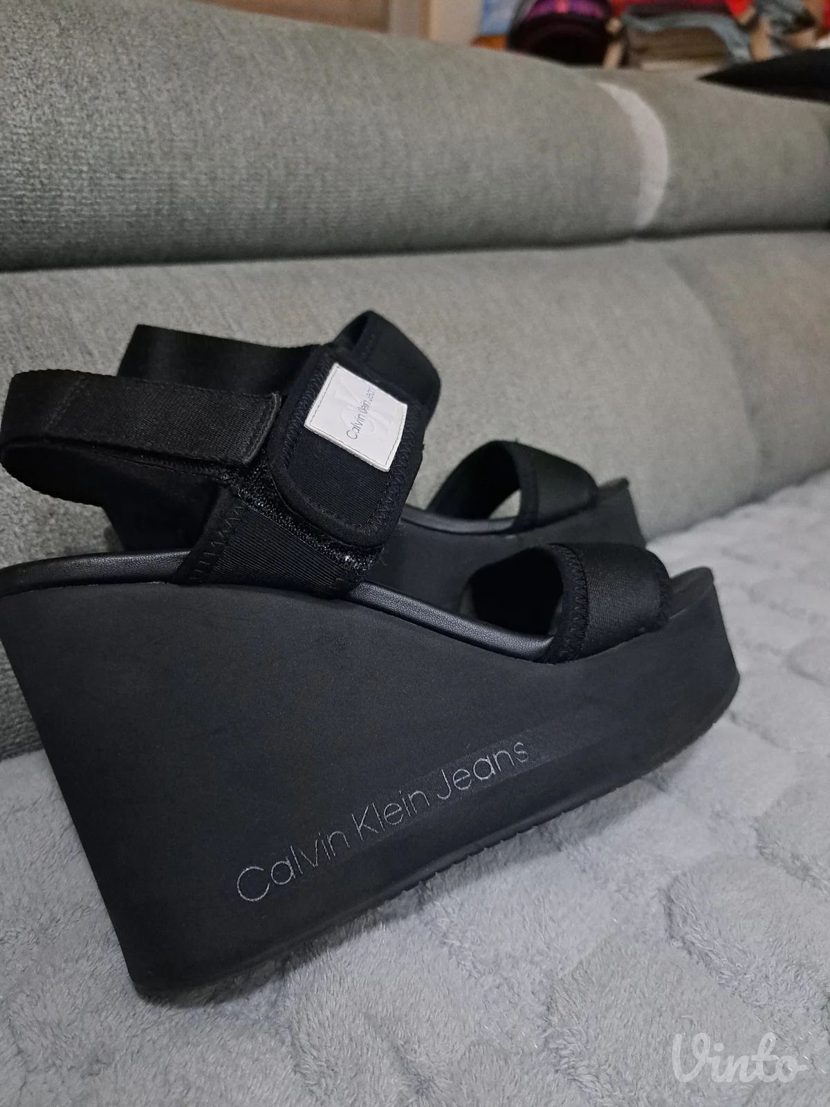 Calvin Klein sandale sa platformom br.38