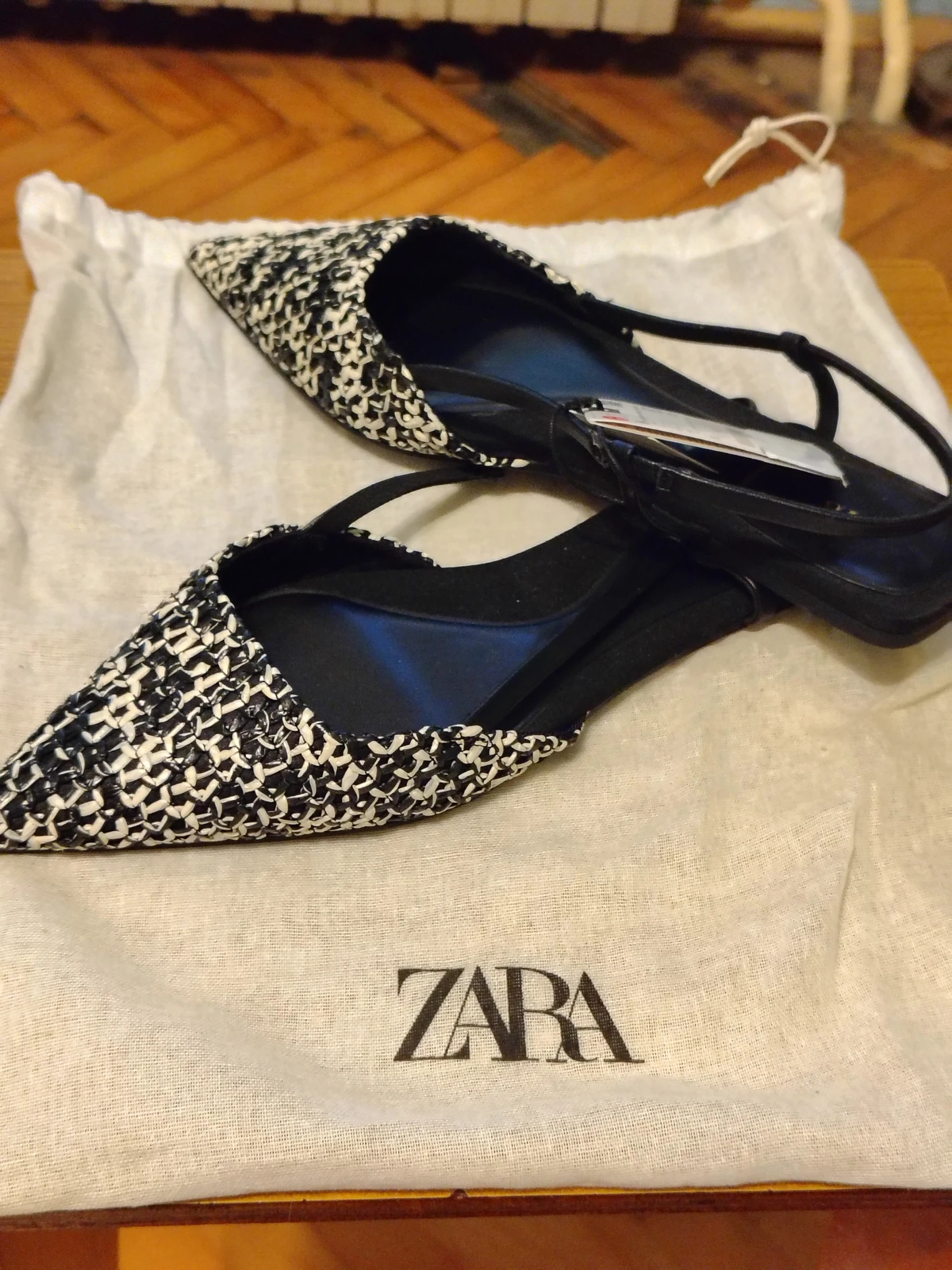 Zara sandale, vel. 39, crno-bele