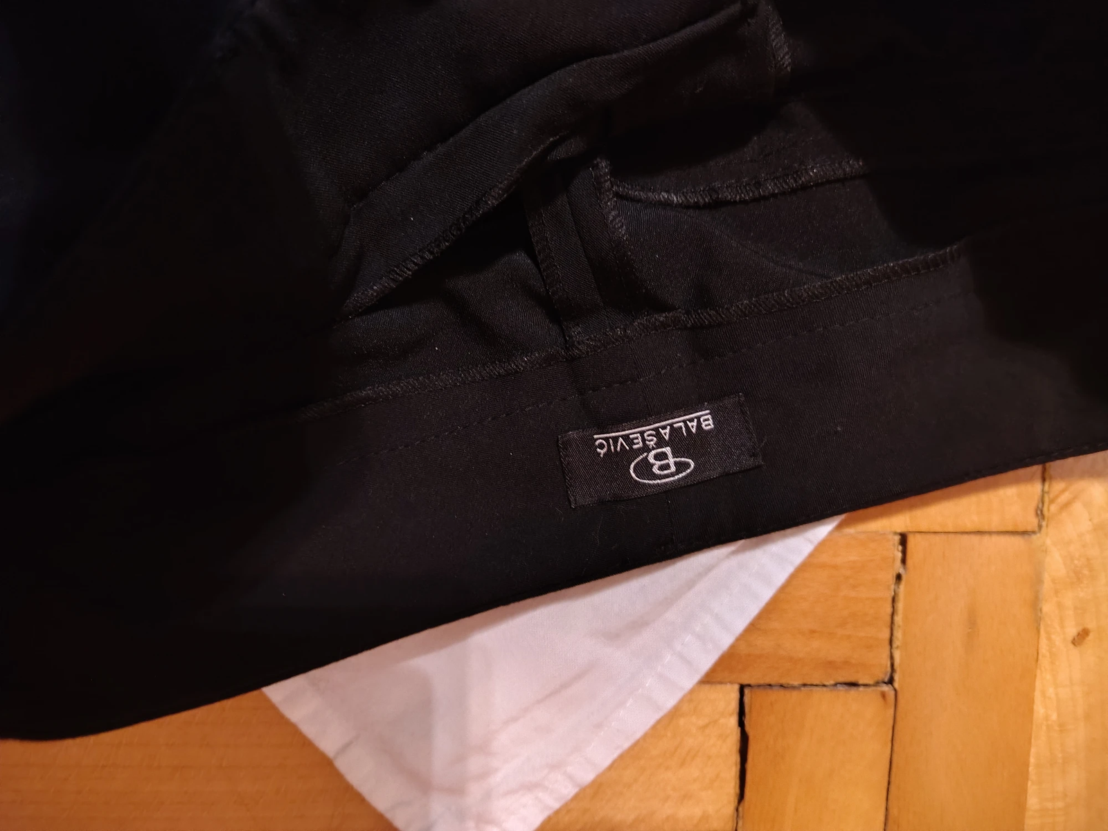 Balašević crne pantalone,vel. 38