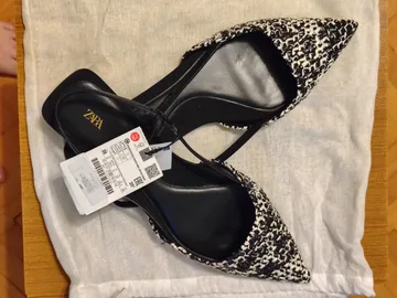 Zara sandale, vel. 39, crno-bele