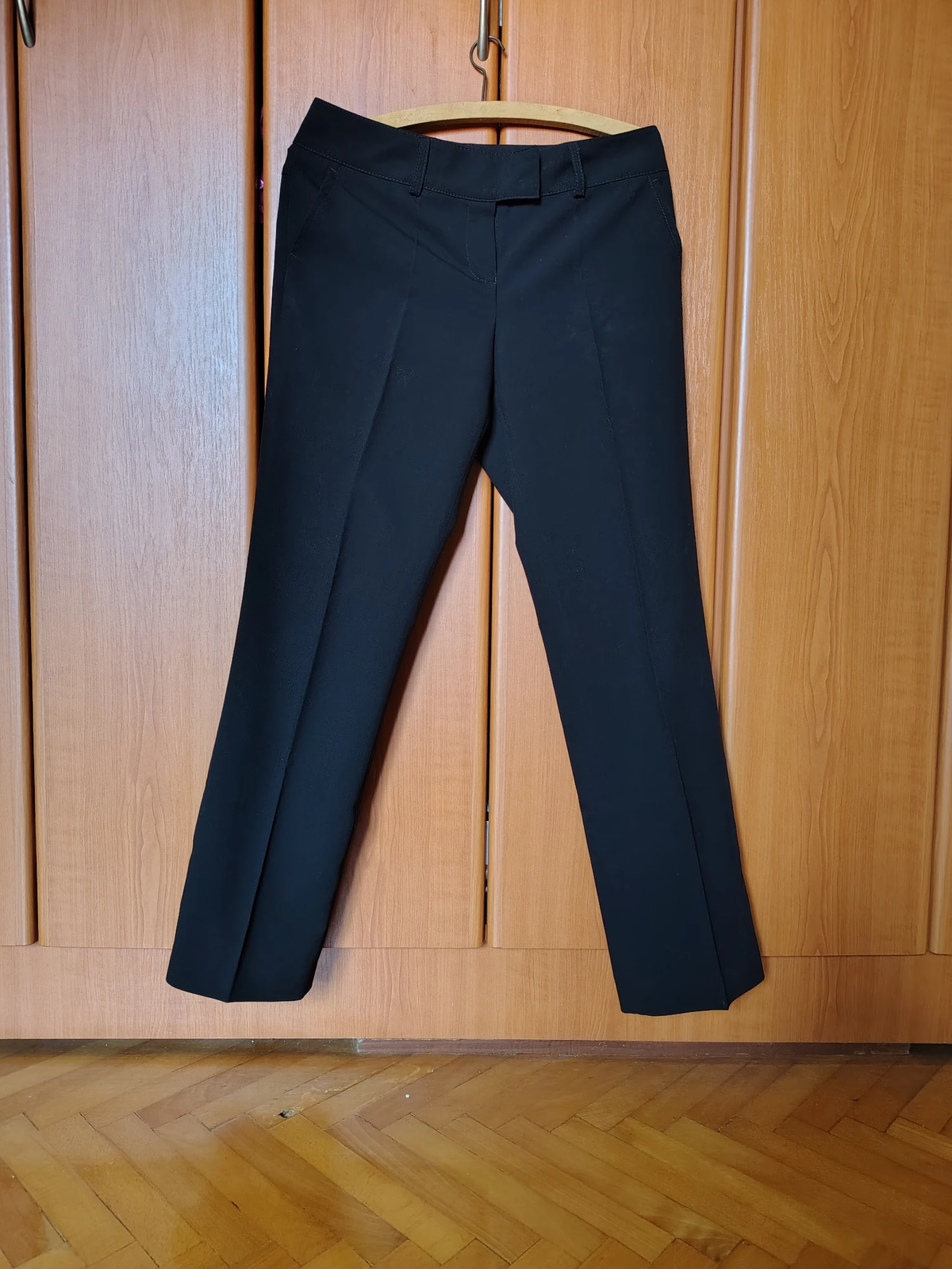 Balašević crne pantalone,vel. 38
