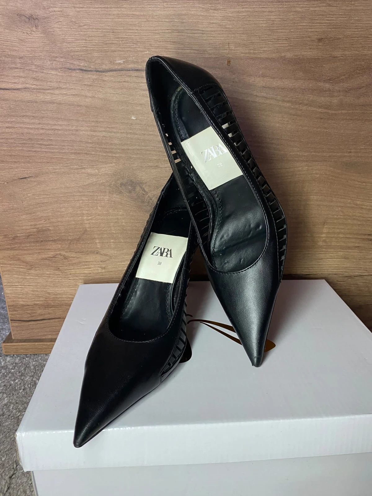 zara stikle/salonke
