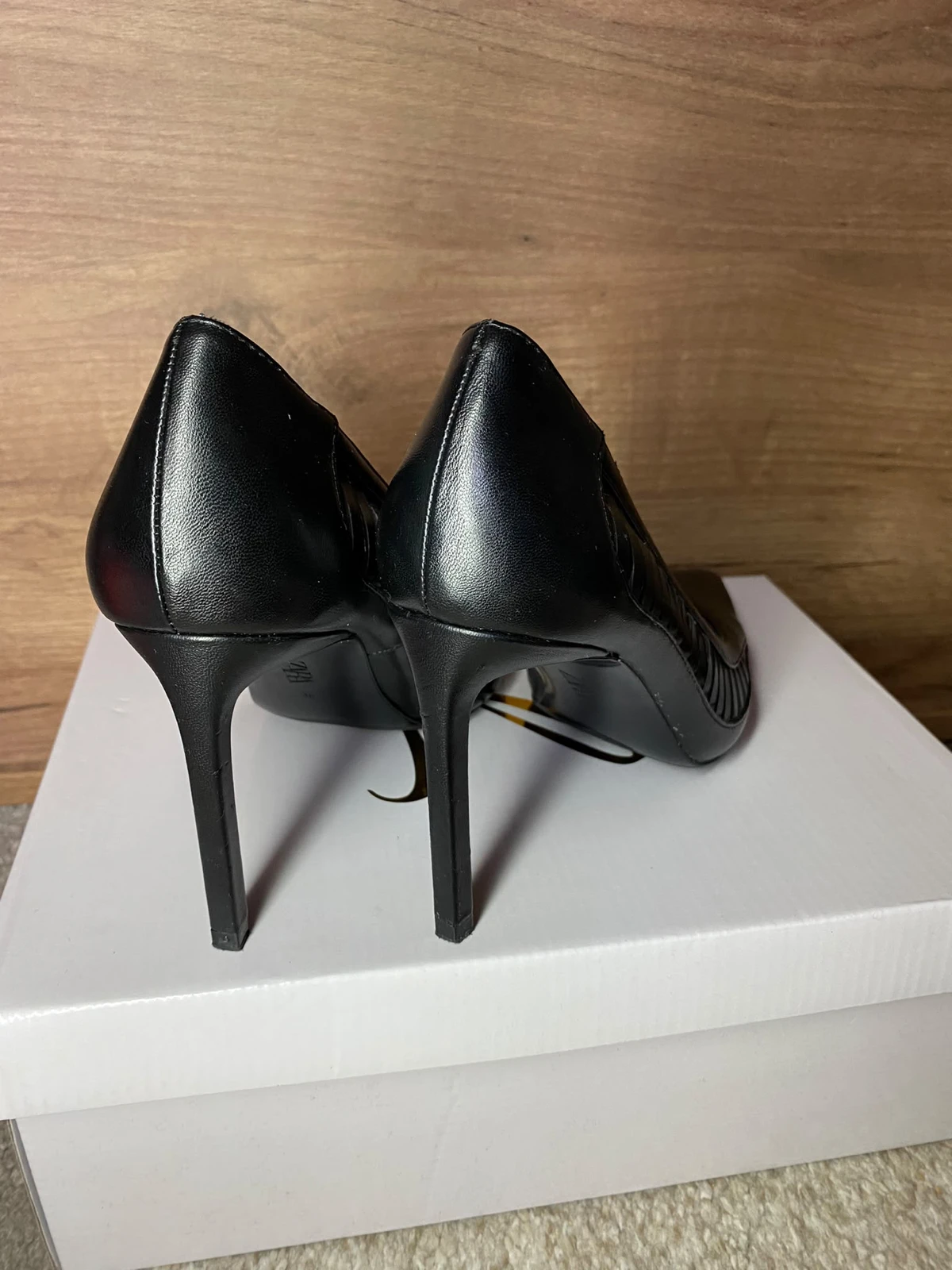 zara stikle/salonke