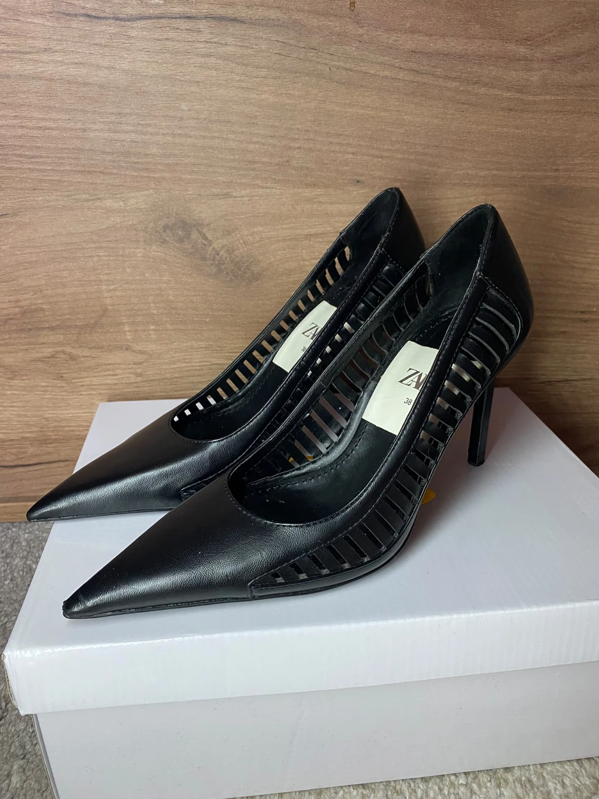 zara stikle/salonke