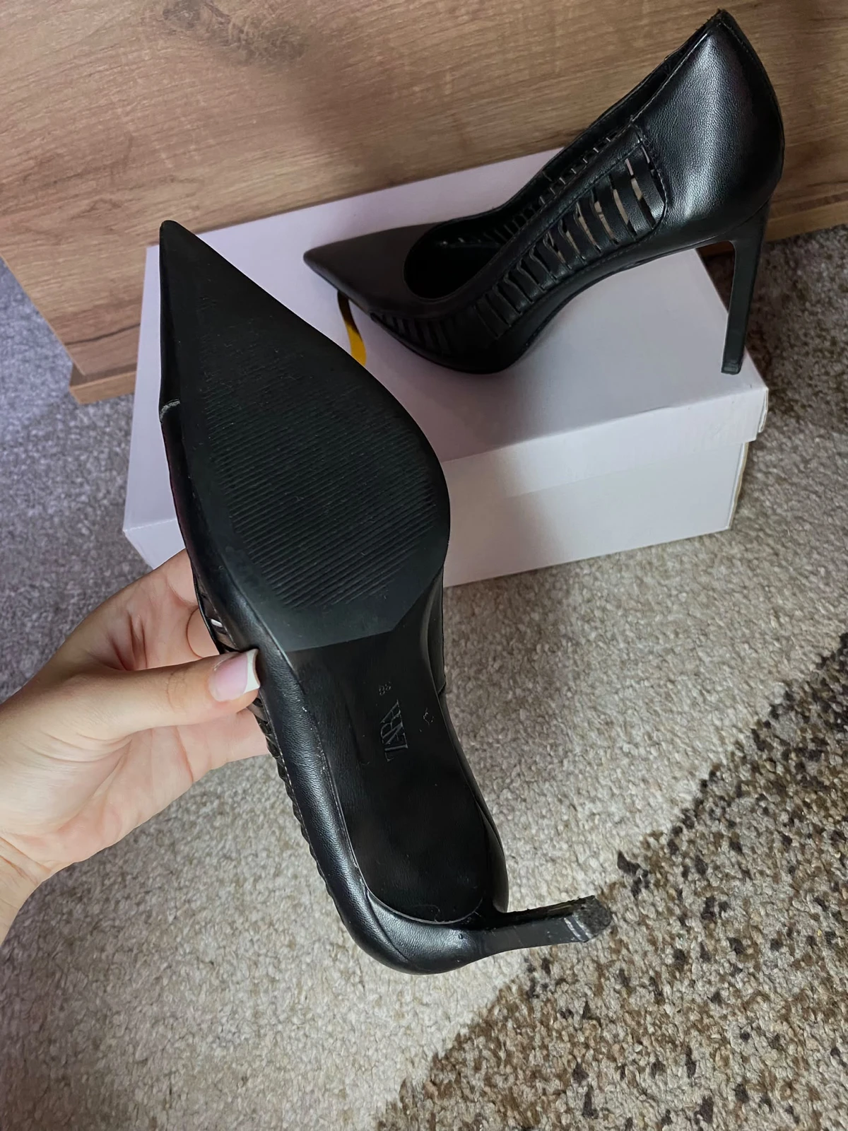 zara stikle/salonke