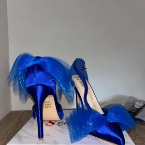 KRALJEVSKO PLAVE ŠTIKLE - BR. 38