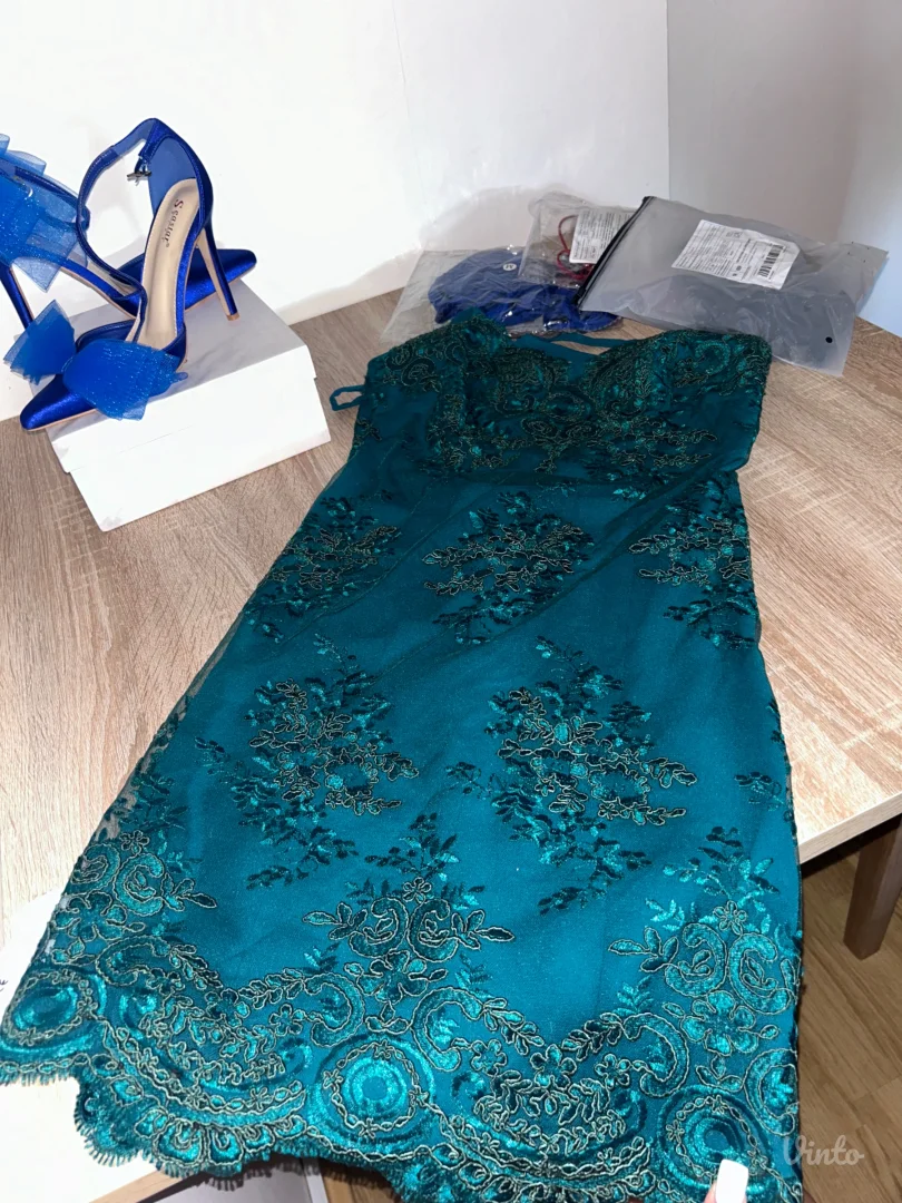 ZELENA SVEČANA HALJINA SA ČIPKANIM DETALJIMA – S