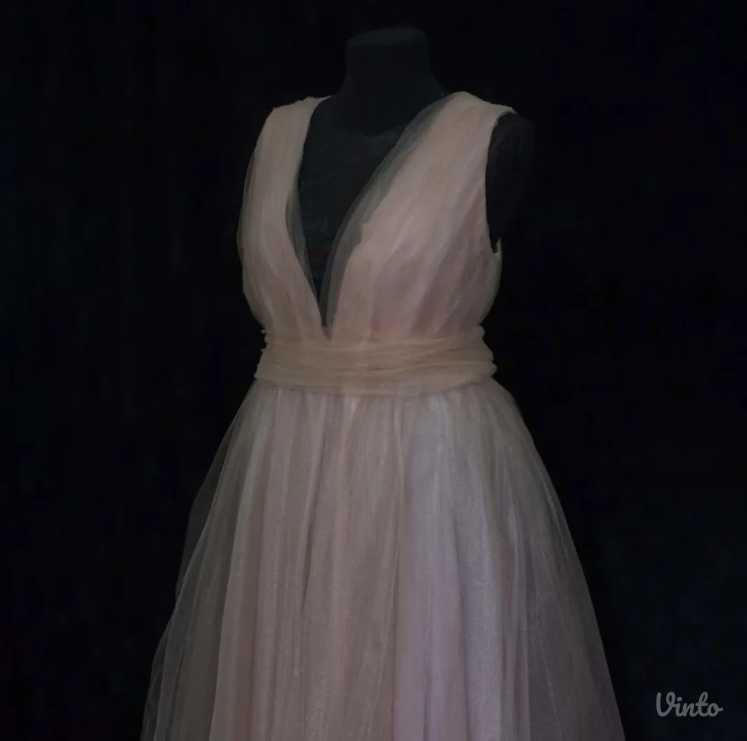 Roze haljina od tila