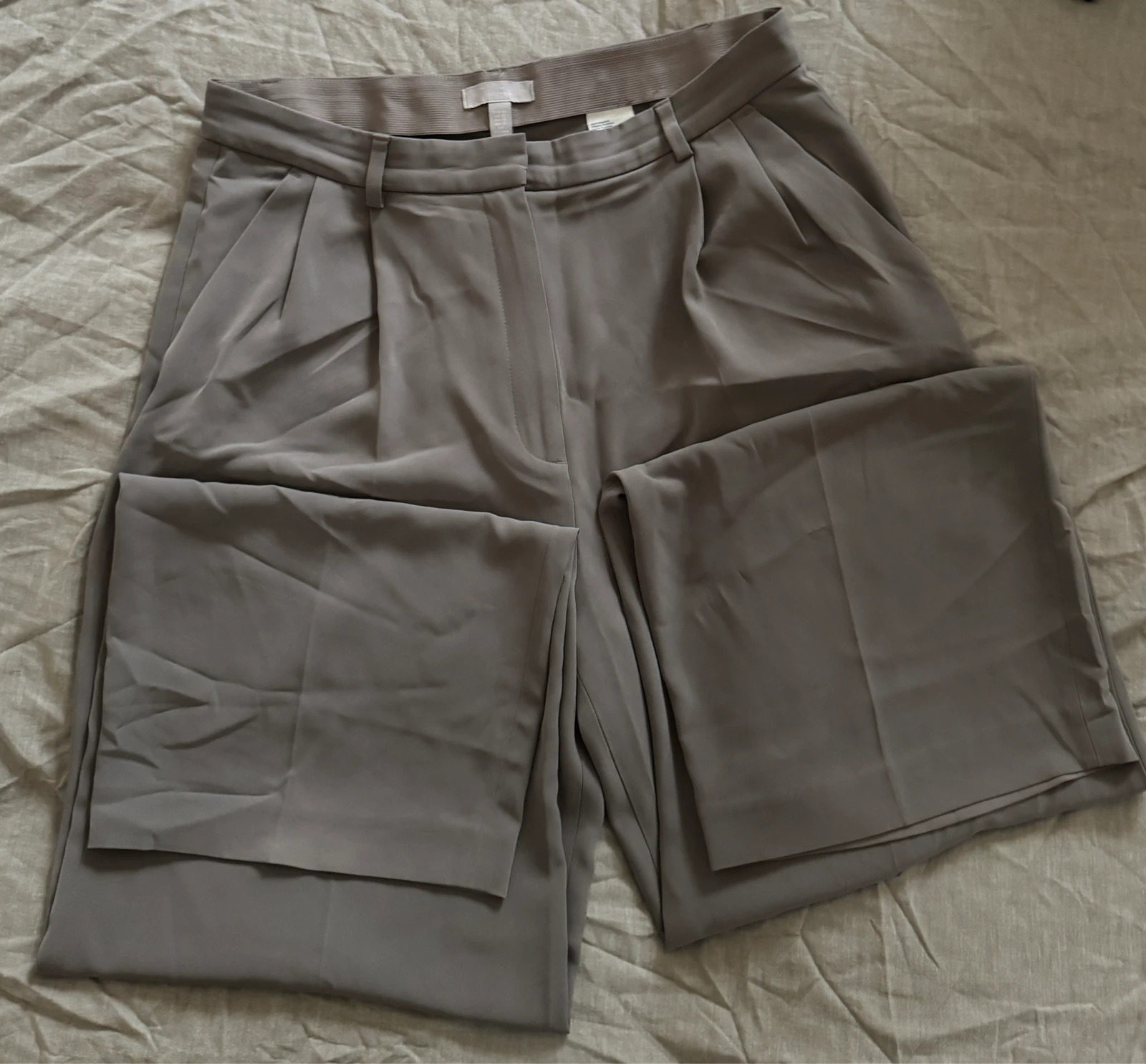 H&M pantalone u veličini 44