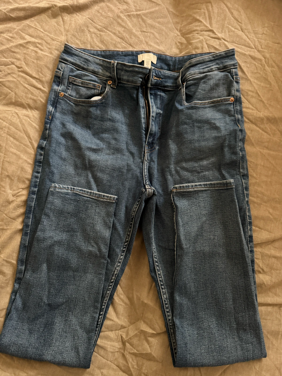 H&M uske farmerke u veličini 46