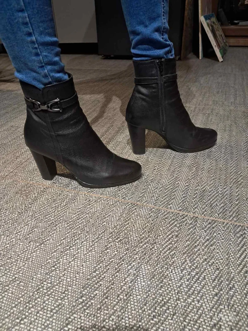 Kožne poluduboke čizme