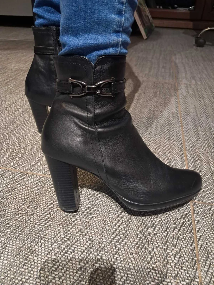 Kožne poluduboke čizme