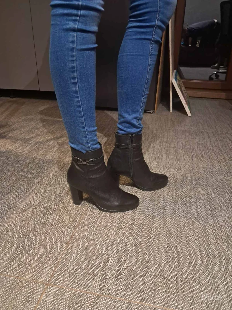 Kožne poluduboke čizme