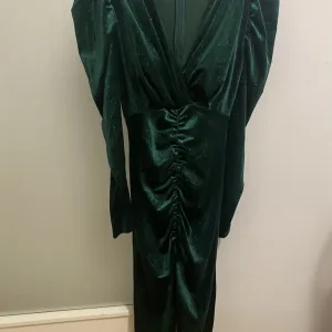 Zelena haljina sa sljokicama