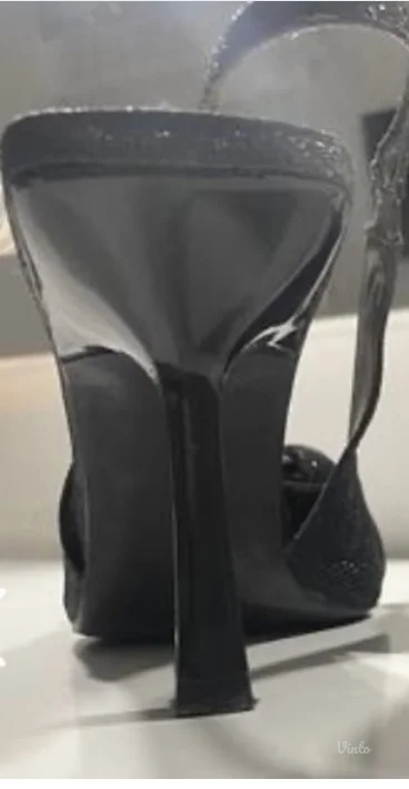 Crne svetlucave štikle