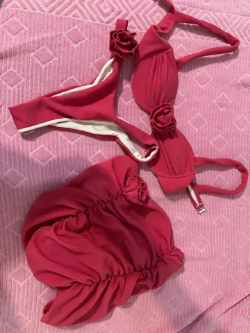 Roze bikini sa suknjicom
