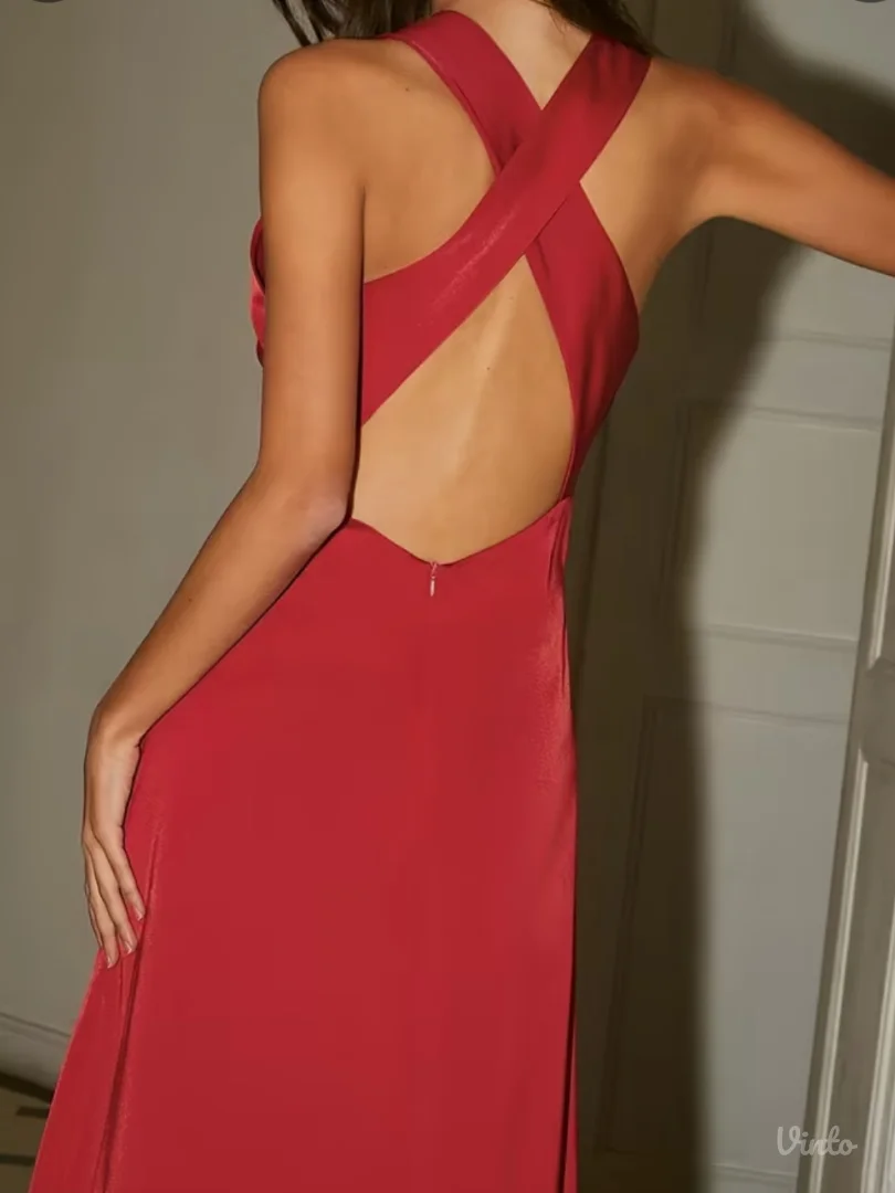 Crvena satenska haljina