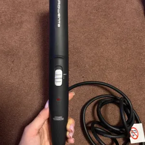 Rowenta pegla za kosu