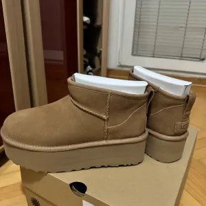 Ugg ultra mini platform