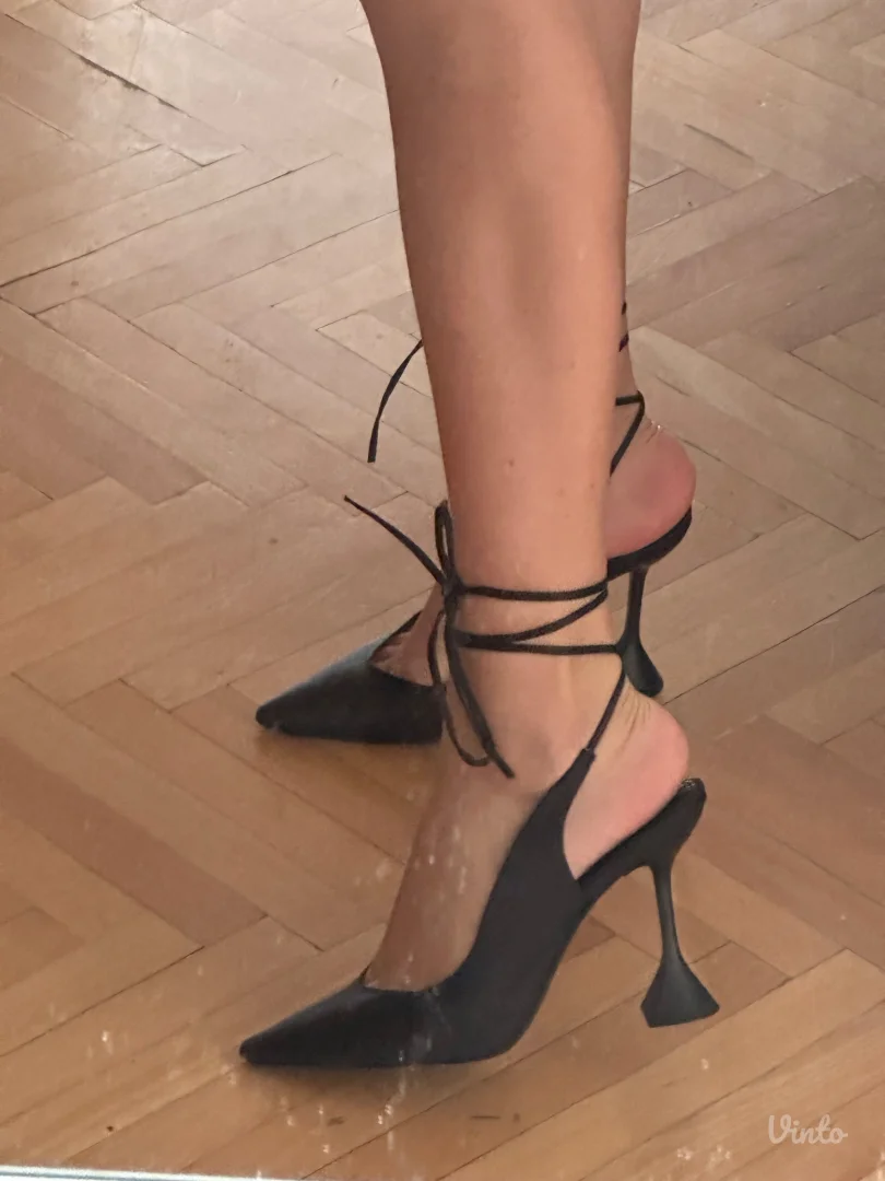 Crne satenske stikle