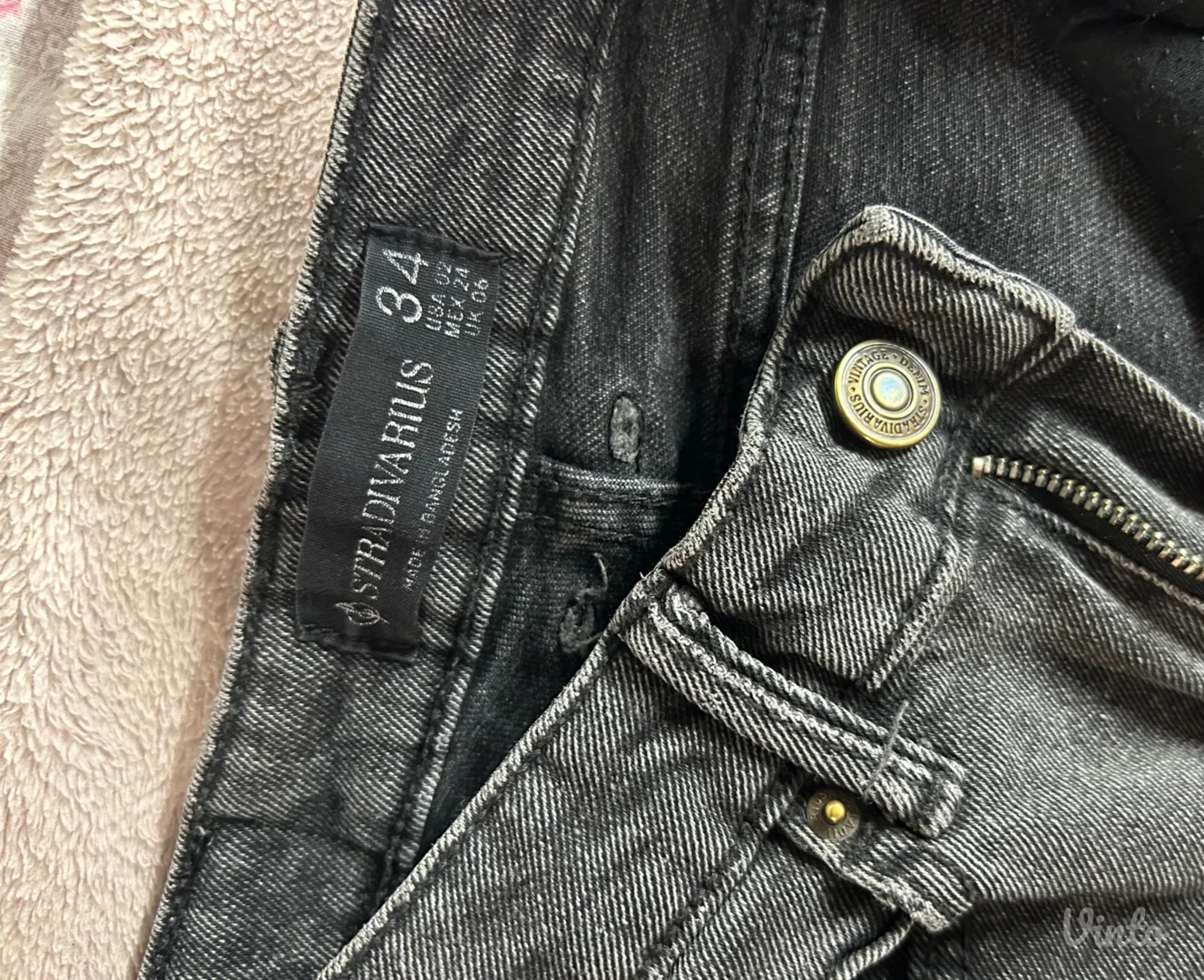 Stradivarius crne farmerke 34