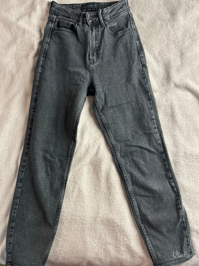 Stradivarius crne farmerke 34