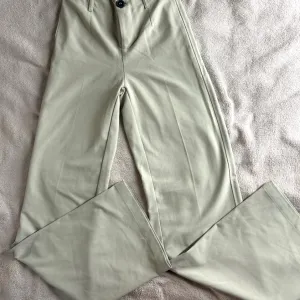 Bershka krem pantalone-32
