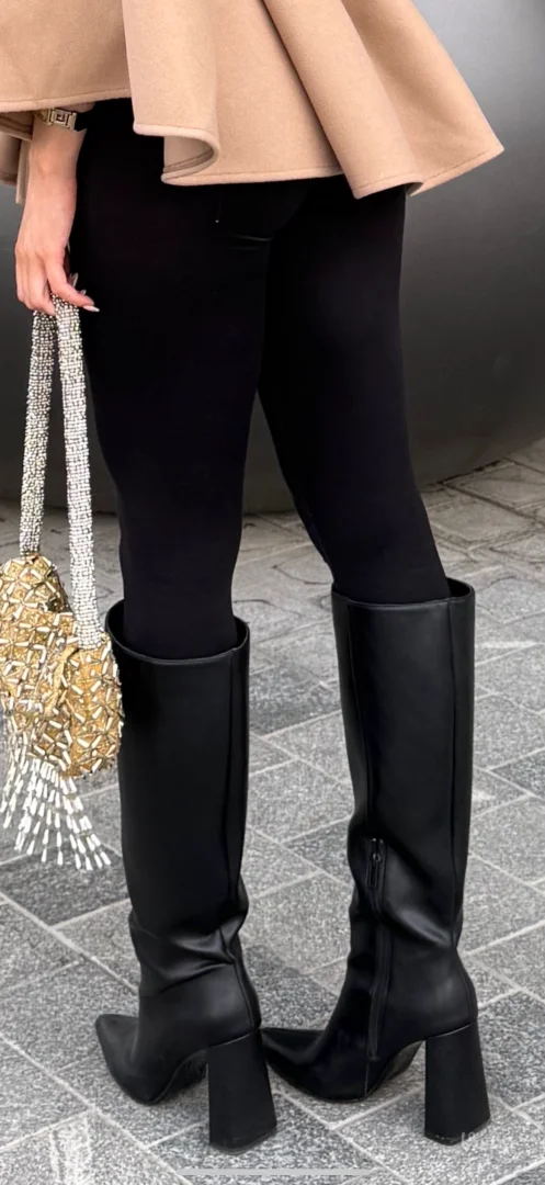 Zara crne čizme na stiklu