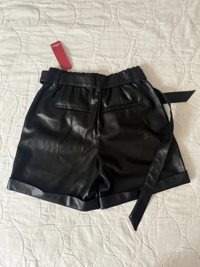 *NOVO* sOliver kožni šorc