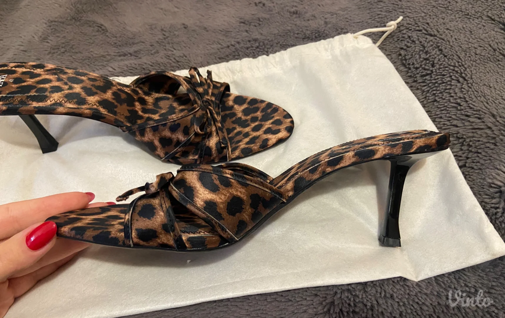 Zara papuče na štiklu