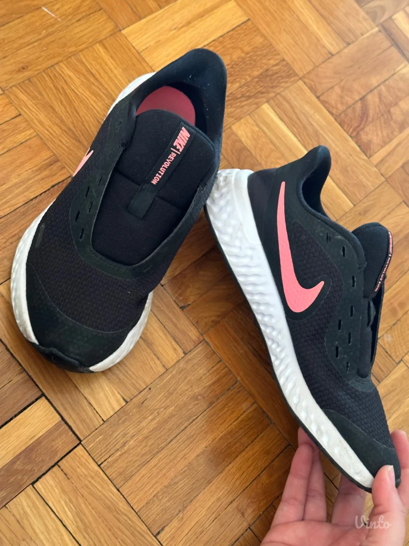 Nike patike 36.5 dva para