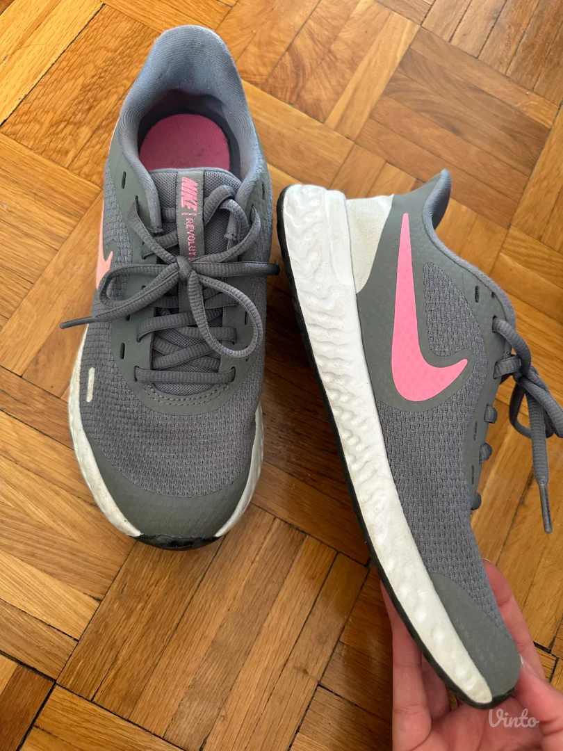 Nike patike 36.5 dva para