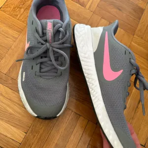 Nike patike 36.5 dva para