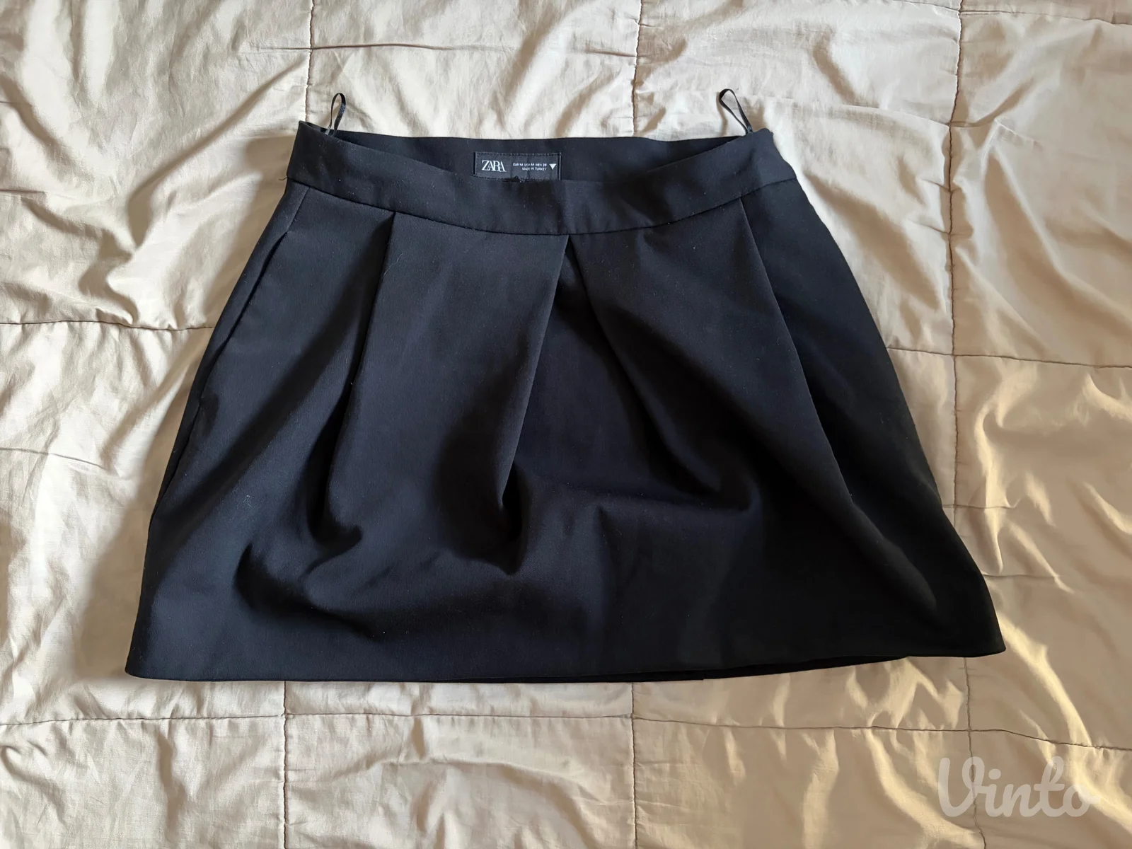 Zara crna mini suknja