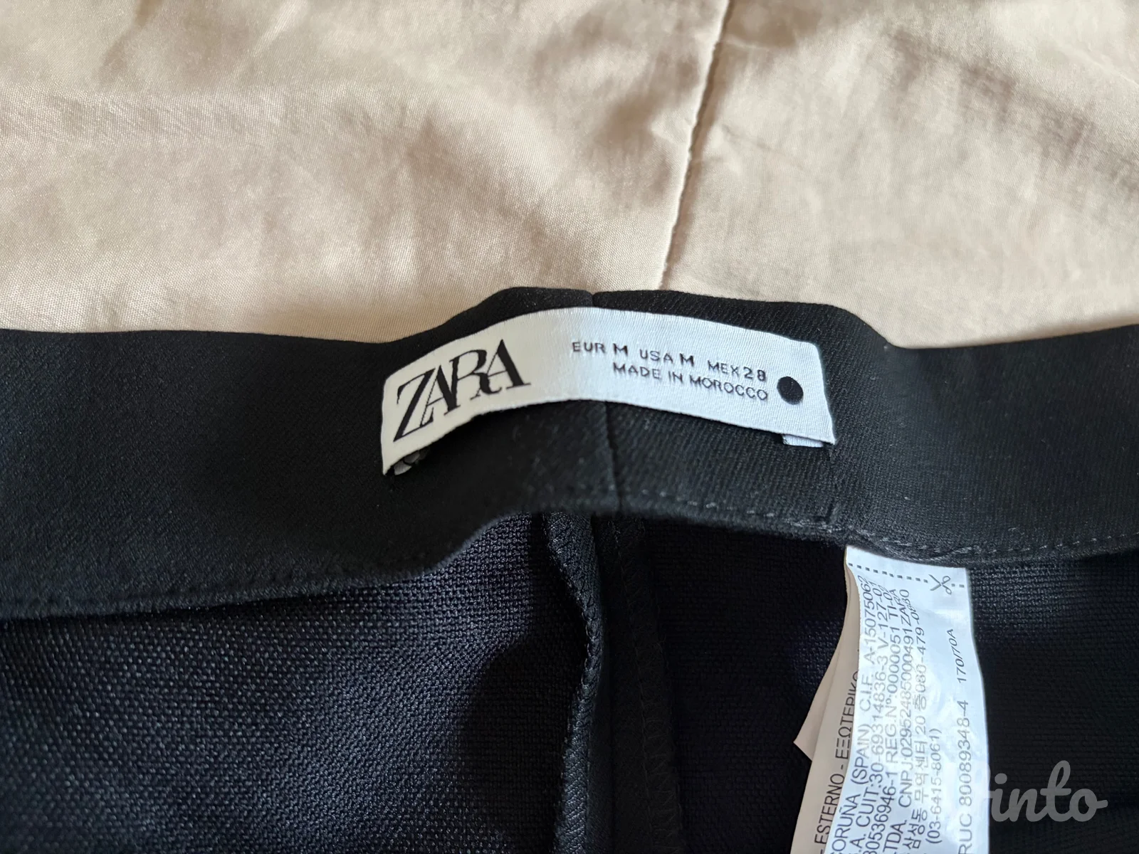 Zara crna mini suknja