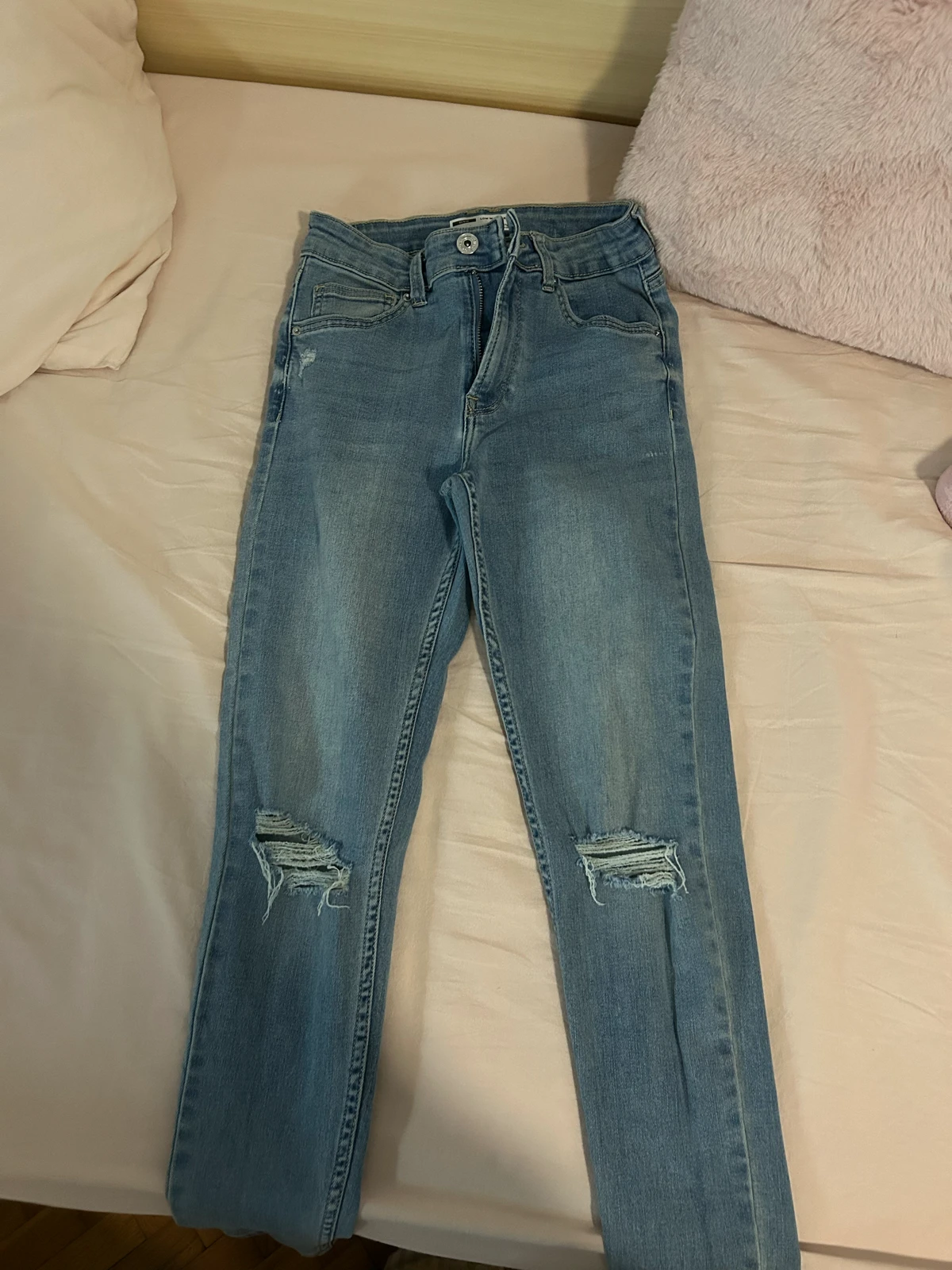 Bershka - low waist ripped skinny jeans 36