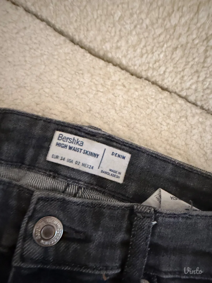 Bershka-crne uske farmerke