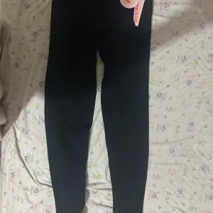 crne zenske helanke za trening