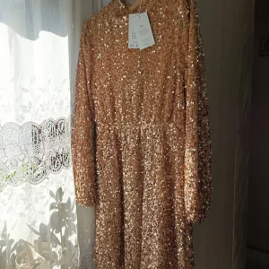 Ženska elegantna haljina