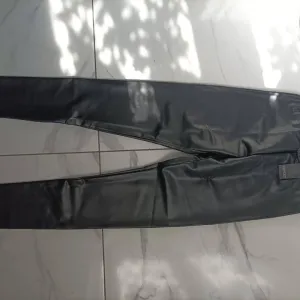 Helanke od eko kože postavljene