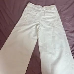 Zara-ženske farmerke