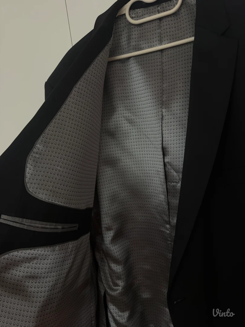 Muško odelo komplet na prodaju plus pantalone