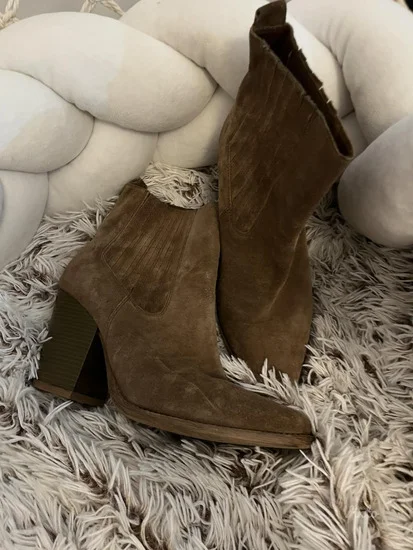 Gino Rossi kožne čizmice – kao nove!