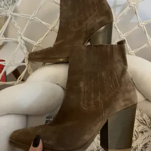 Gino Rossi kožne čizmice – kao nove!