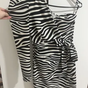 Zebra haljina