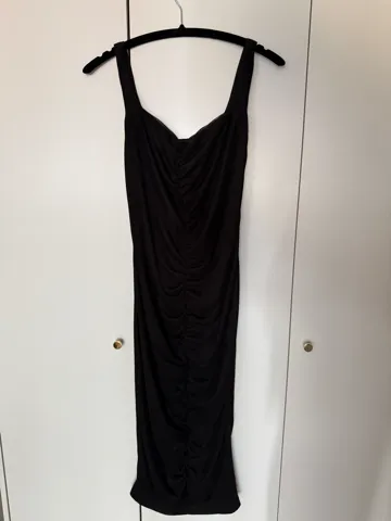 Crna elegantna haljina sa etiketom, Mohito