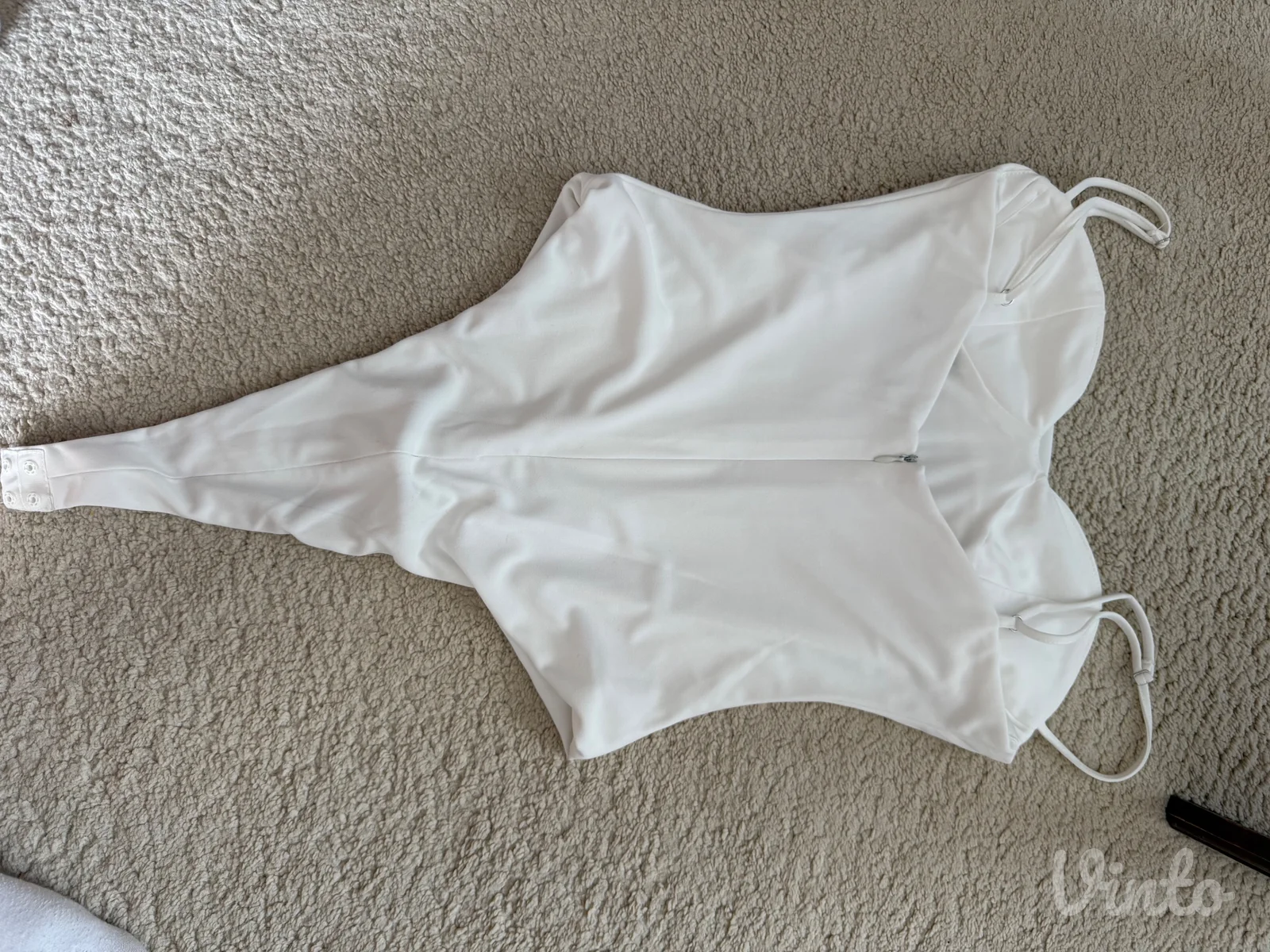 Elegantan beli bodi